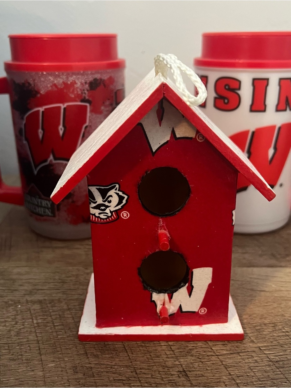 Lot 3 Of Ítems- 2 Vintage Wisconsin Badgers Thermo Travel Mug Cups And Birdhouse